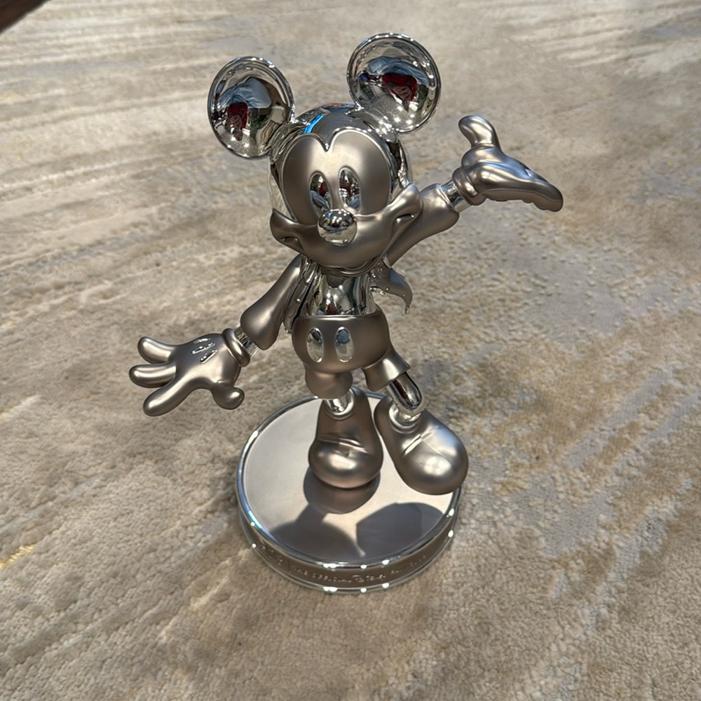 Disney 2023 D23 Mickey Mouse Leader Of The Fan Club Milestone Statue 100 Years